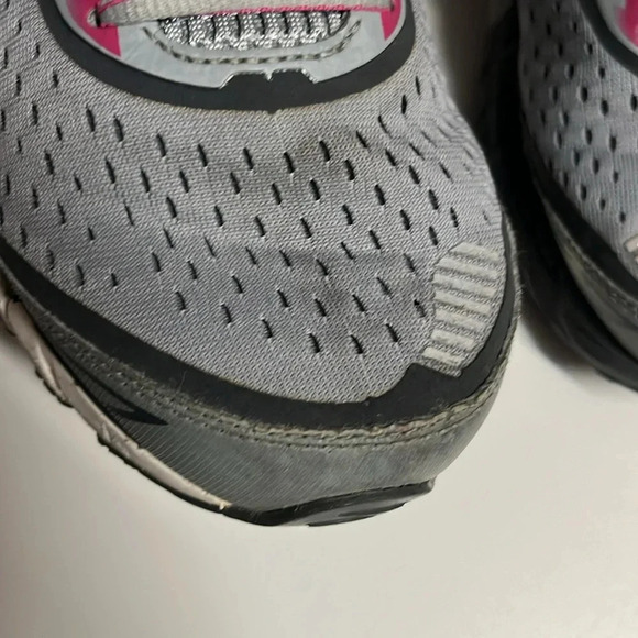 Brooks Ariel 18 running shoes size 8.5 wide preowned good amount of tread left - Picture 7 of 14